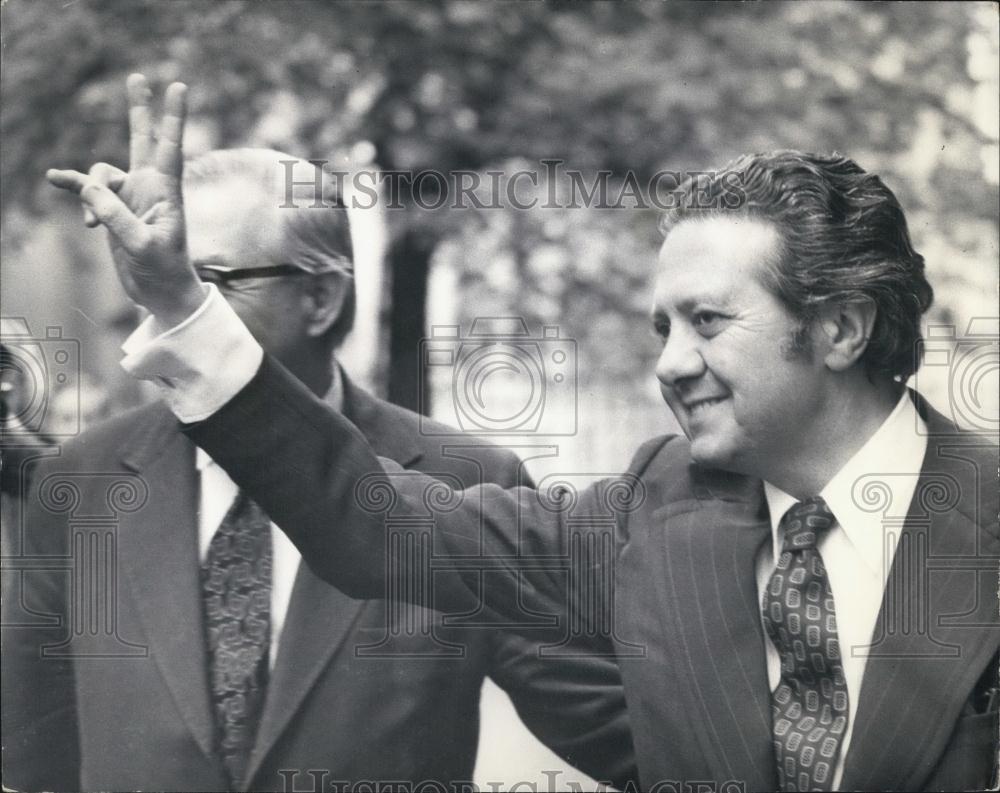 1974 Press Photo Portuguese Socialist Leader Mario Sqare London Visit - Historic Images