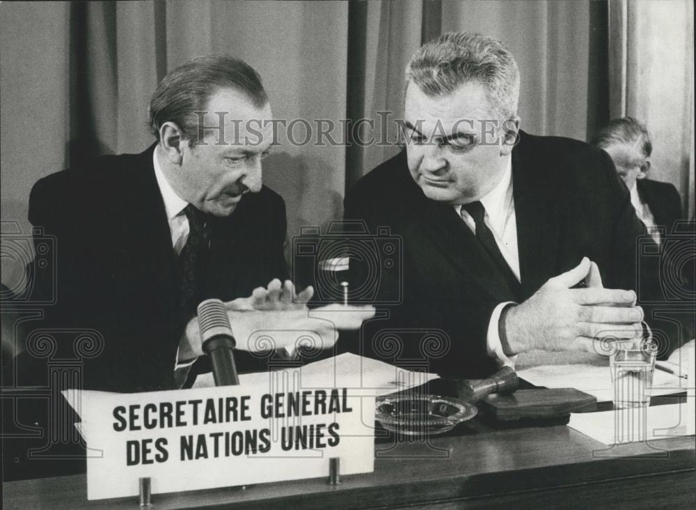 1972 Press Photo Waldheim Speaking with the President of the Council Szarka - Historic Images