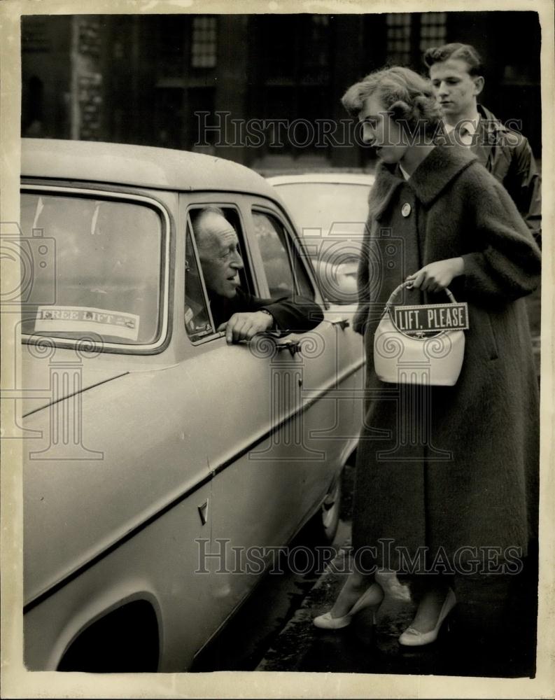 1958 Press Photo First Day of the Bus Strike,lady asks for a lift - Historic Images