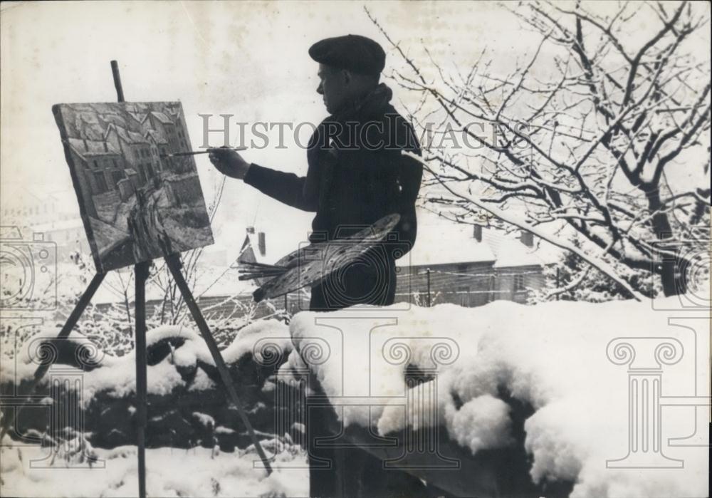 1956 Press Photo Maurice Monet gives the last touch to a winter landscape - Historic Images