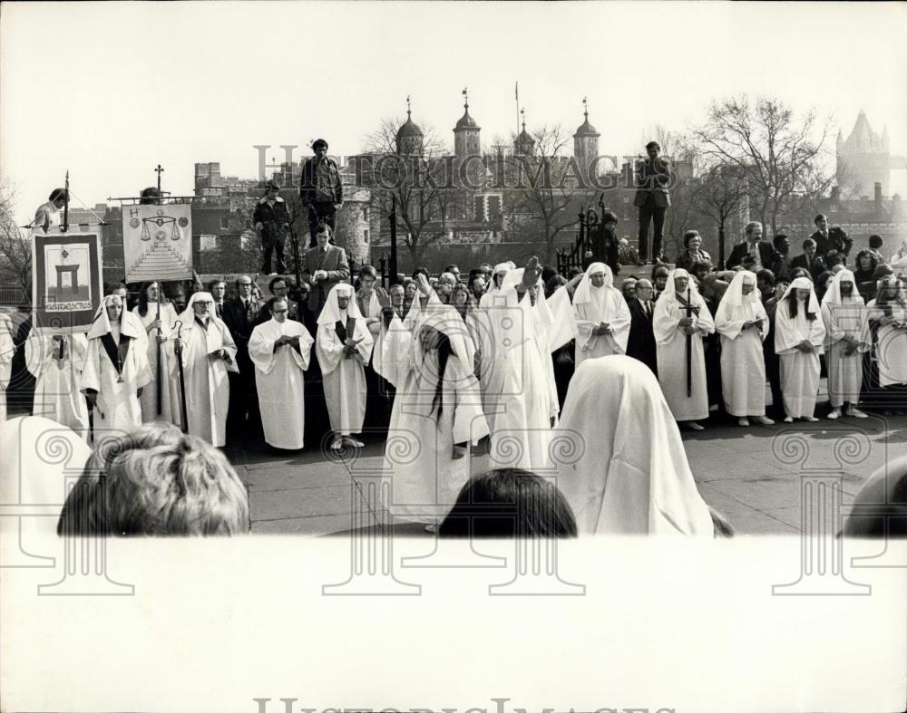 1973 Press Photo Spring Equinox At Tower Hill - Historic Images