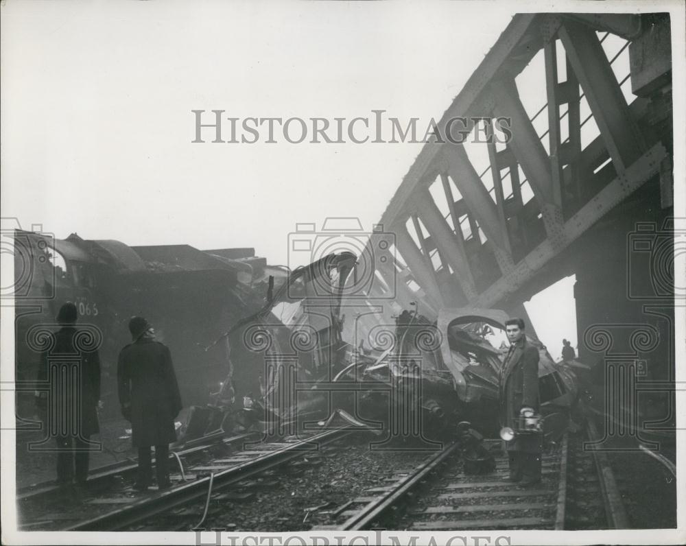 1957 Press Photo Lewisham Rail Disaster Wreckage Viaduct Crashed Down - Historic Images