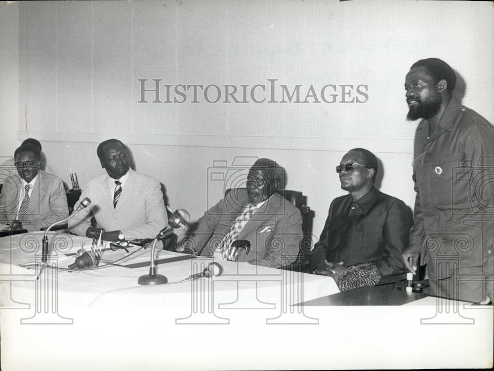 1975 Press Photo Dr. Jonas Sarimbi Addresses Conference - Historic Images