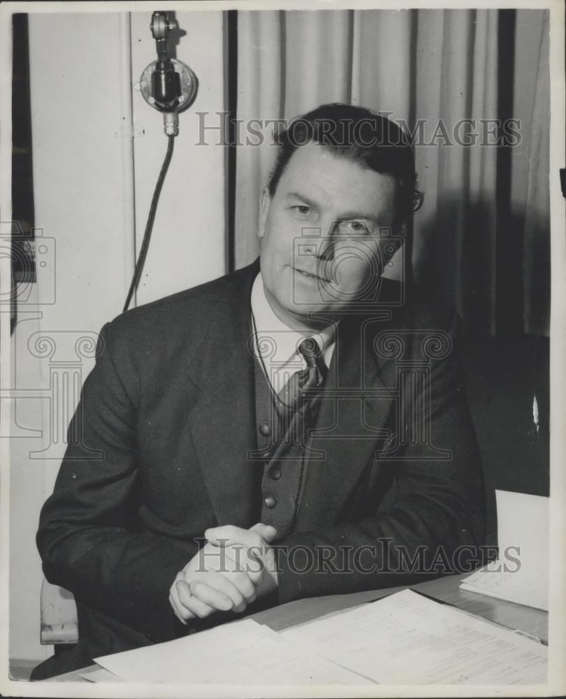 1954 Press Photo Roy Okley - who took on the role of &quot;Big Brother&quot; - Historic Images