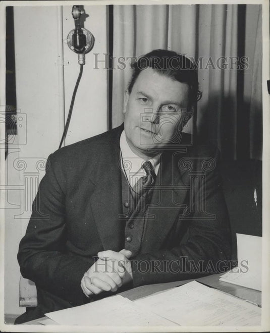 1954 Press Photo Roy Okley - who took on the role of "Big Brother" - Historic Images