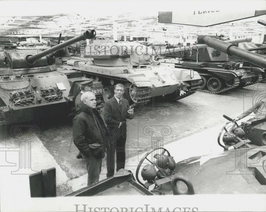 1975 Press Photo P.H. Horden & J Schlesinger and WW II tanks - Historic Images