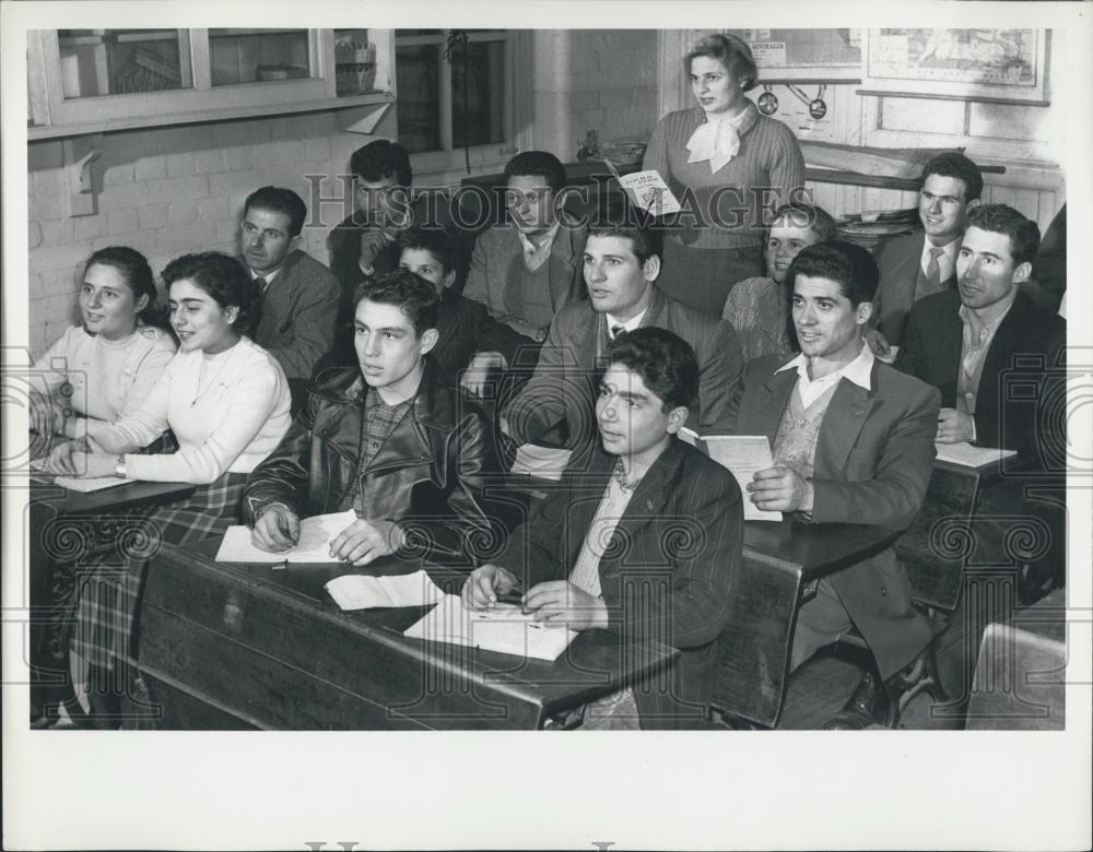 Press Photo New Australian Immigrants Learn English - Historic Images