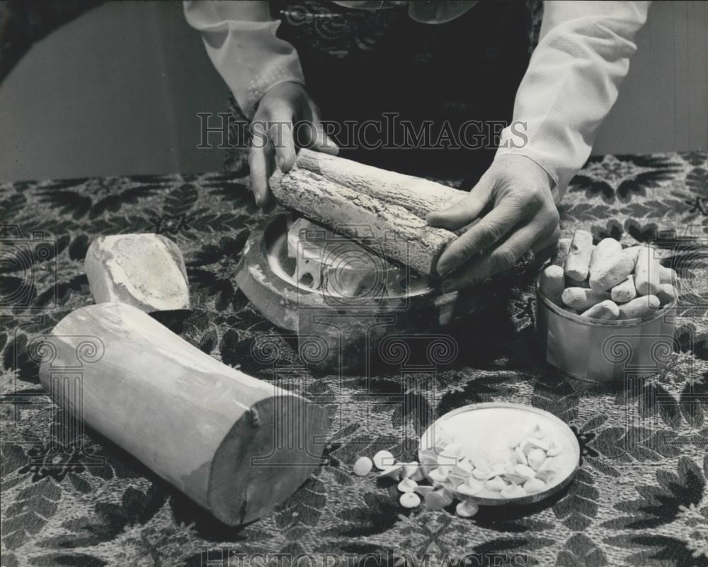 Press Photo Millicent Spencer Makes Sandalwood Paste, Burmese Cosmetics - Historic Images