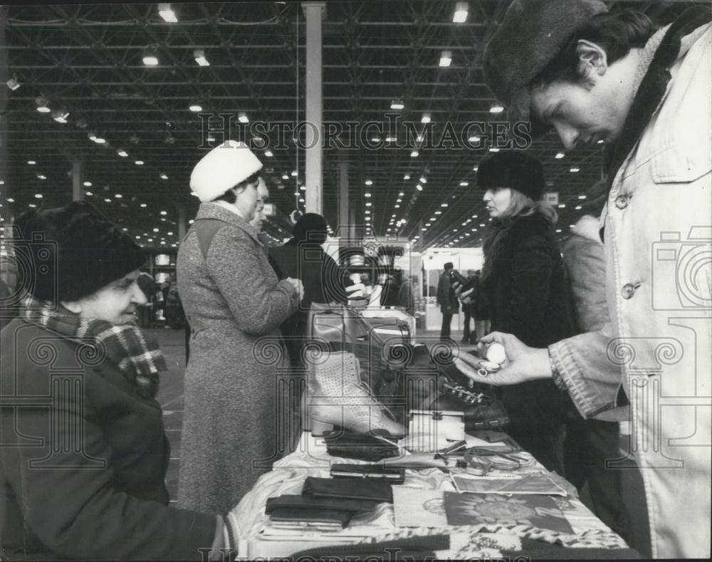 1982 Press Photo Second-hand market in Budapest - Historic Images