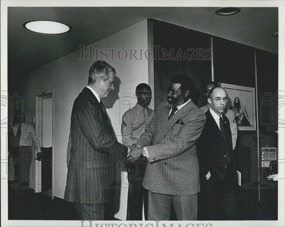 1978 Press Photo Cyrus R. Vance &amp; Sam Nujoma, head of SWAPO US mission to UN - Historic Images