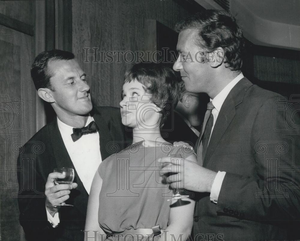 1961 Press Photo John Osborne attends premiere of &quot;Taste of Honey&quot; - Historic Images