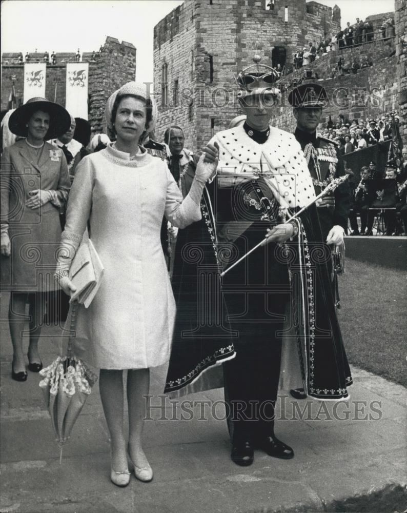 1969 Press Photo Queen Investiture Prince Wales Caenarfon Castle Crowning - Historic Images