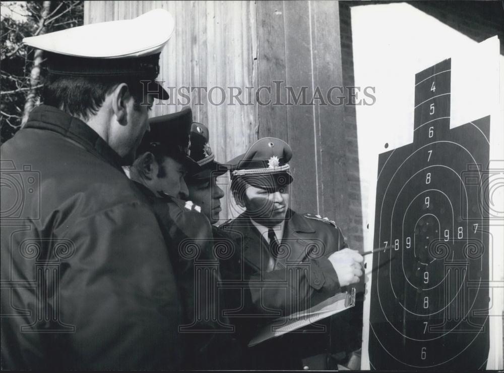 1972 Press Photo Bonn sharpshooting group near the shooting range. - Historic Images