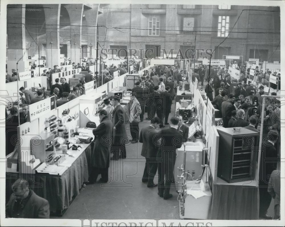 1962 Press Photo Exhibition, Institutes, Physics, Physical Society - Historic Images