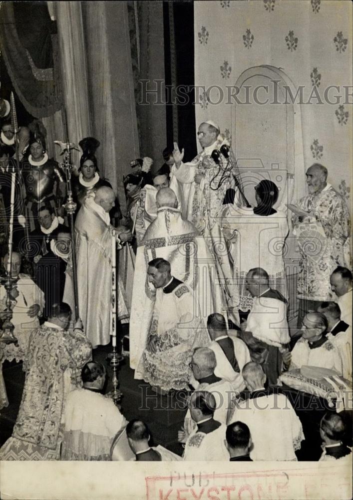 1950 Press Photo Ceremony of the holy door closing at St. Peter - Historic Images