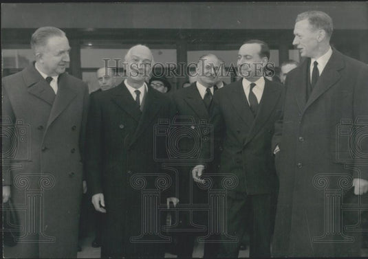 Press Photo M Pella & M Segni M.Michael Debrer M.Couve de Murvi Arrive In Paris - Historic Images