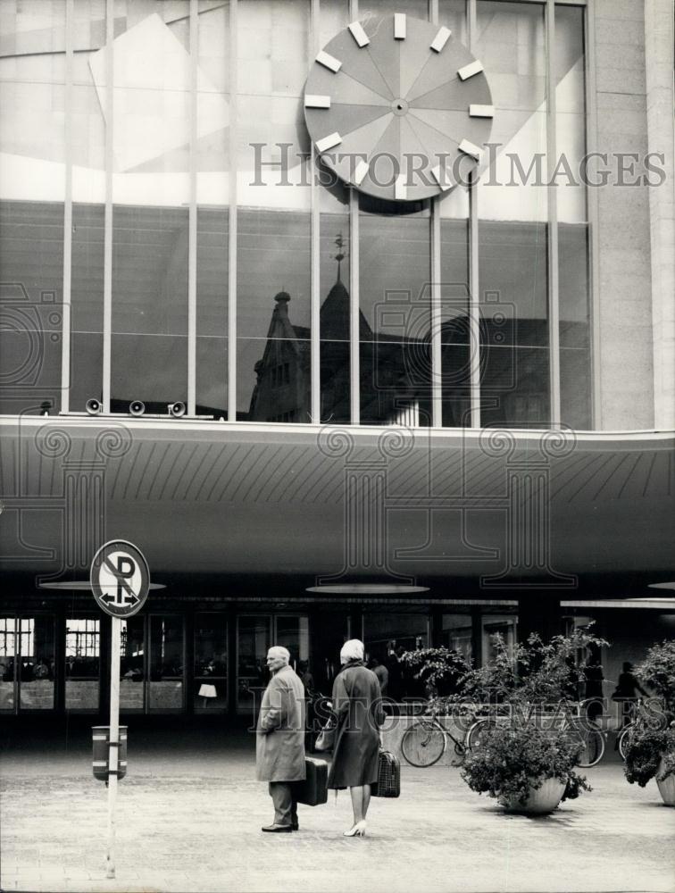 Press Photo Munich - its &quot;old&quot; and its &quot;new&quot; face - Historic Images