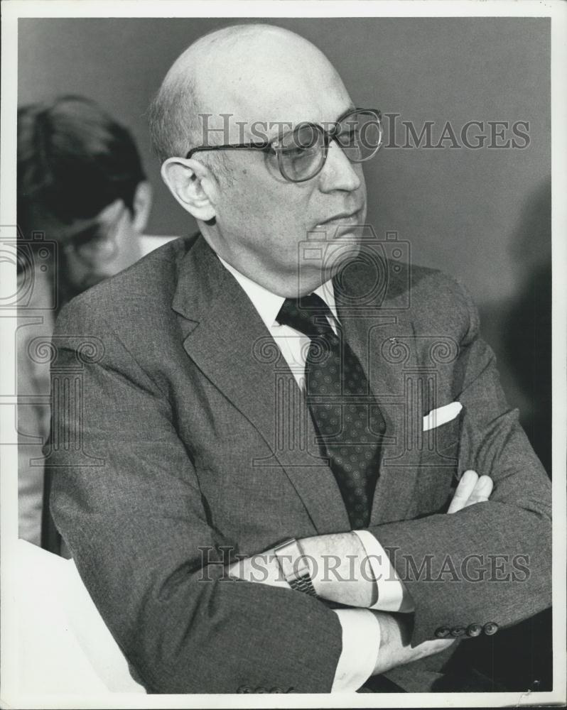 1985 Press Photo Dr. Elliot M. Gross NYC Chf Med Examiner Inaccurate Reporting - Historic Images