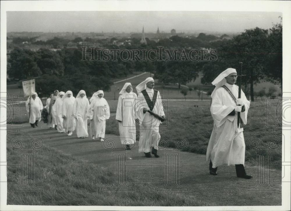 1958 Press Photo Druid Gathering for Autumn Equinox - Historic Images