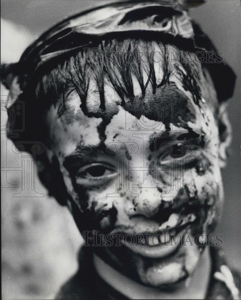 Press Photo Graham Posener After Cleaning Demonstration Food Fight London Hotel - Historic Images