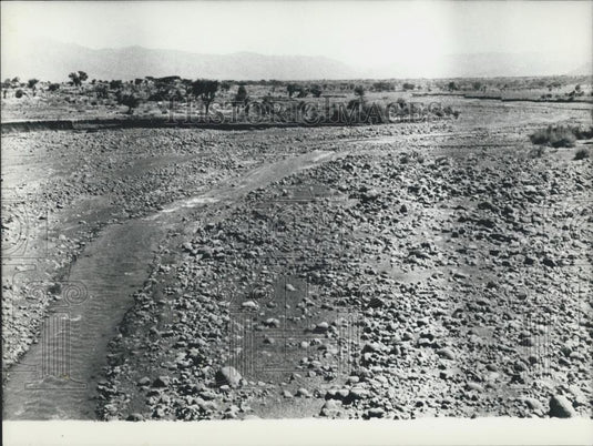 1974 Press Photo Drought in Ethiopia river Arjo Is Only 2 Ft Wide Usually 25 Ft - Historic Images