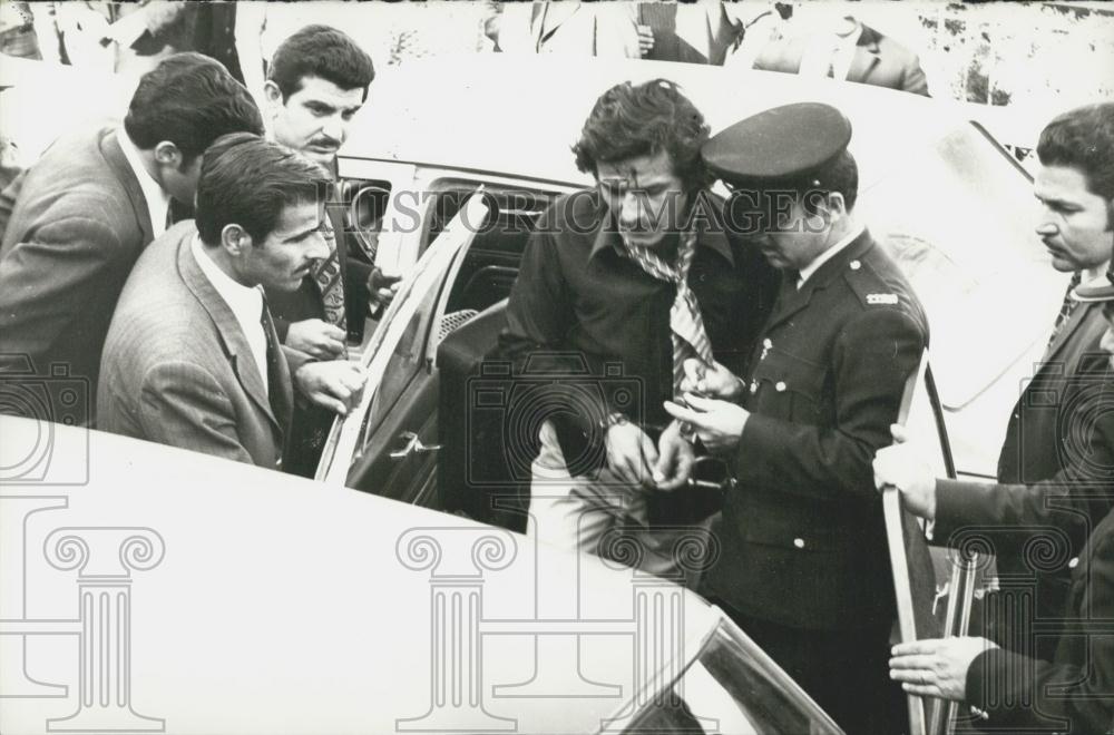 1973 Press Photo Arrested Arab Commando, Nicosia, El Al Airlines Attack - Historic Images