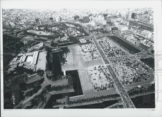 Press Photo Aerial Front Garden of Imperial Palace In Tokyo - Historic Images