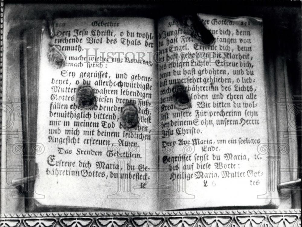 Press Photo A book of prayers in german language that belonged to George Schitz - Historic Images