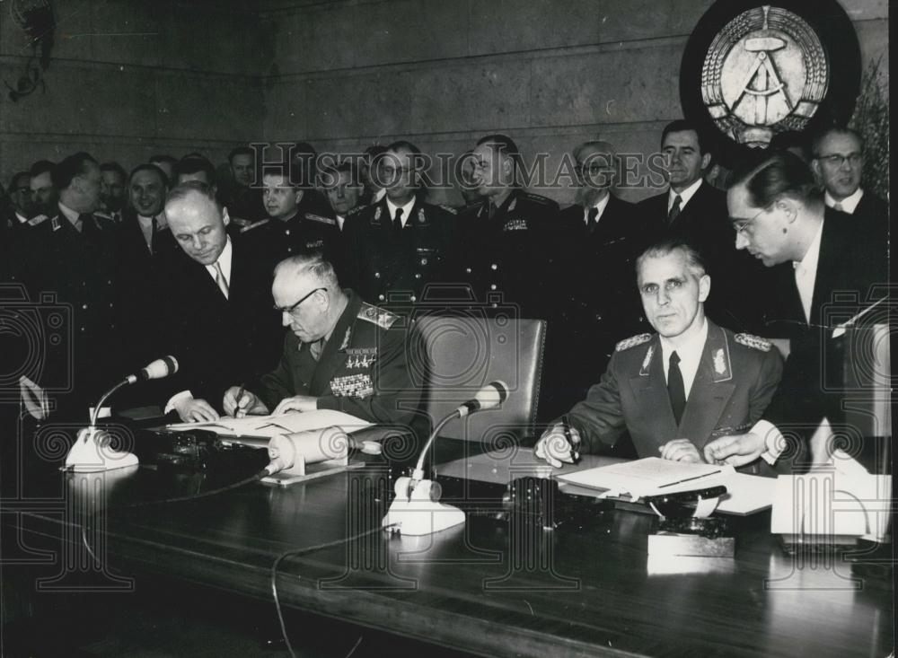 1957 Press Photo Soviet Government Delegation in Eest Berlin - Historic Images