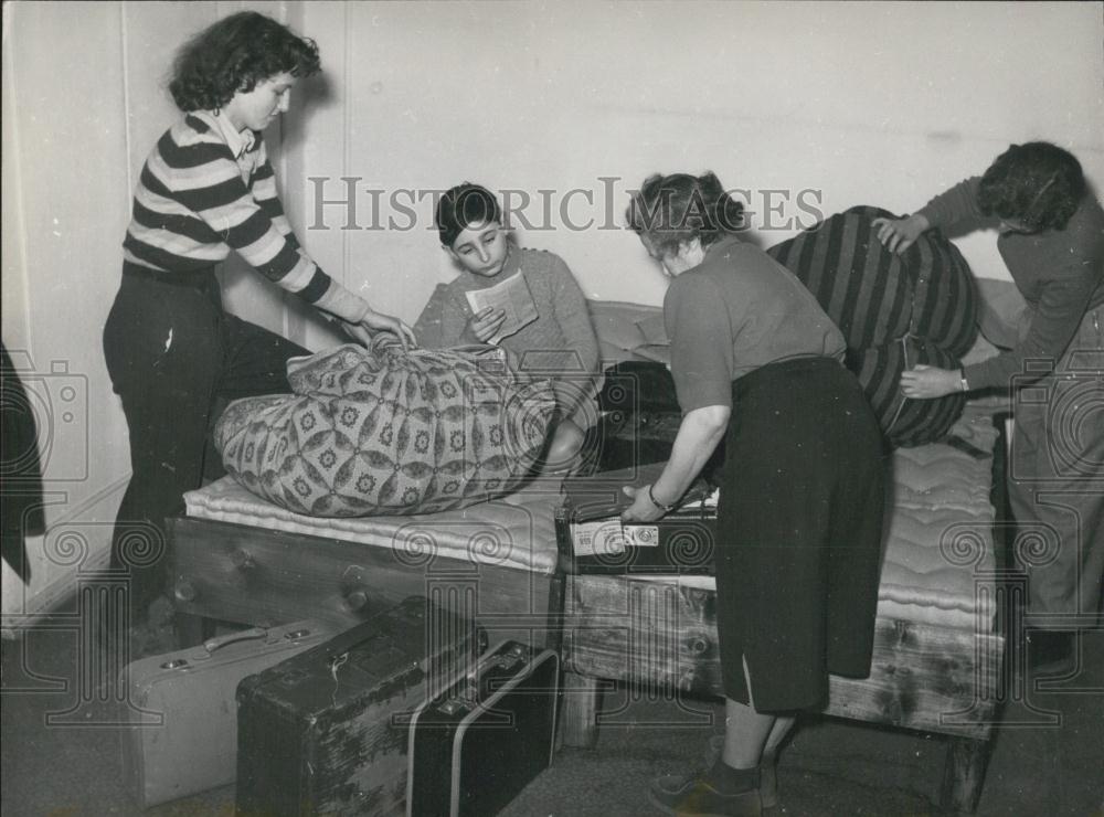 Press Photo Refugees - Historic Images