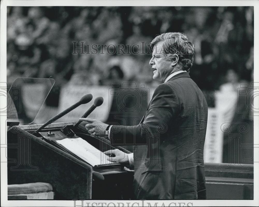 Press Photo Politician making a speech - Historic Images