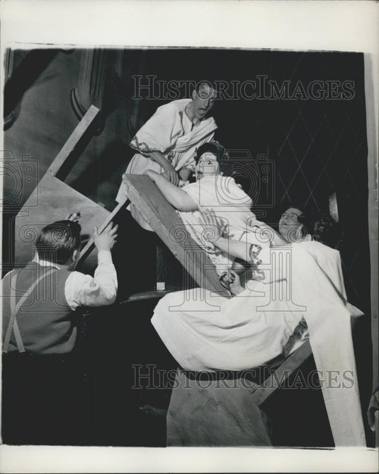 Press Photo Stage Actress Hattie Jacques, A Roman Scandal in a West End Revue - Historic Images