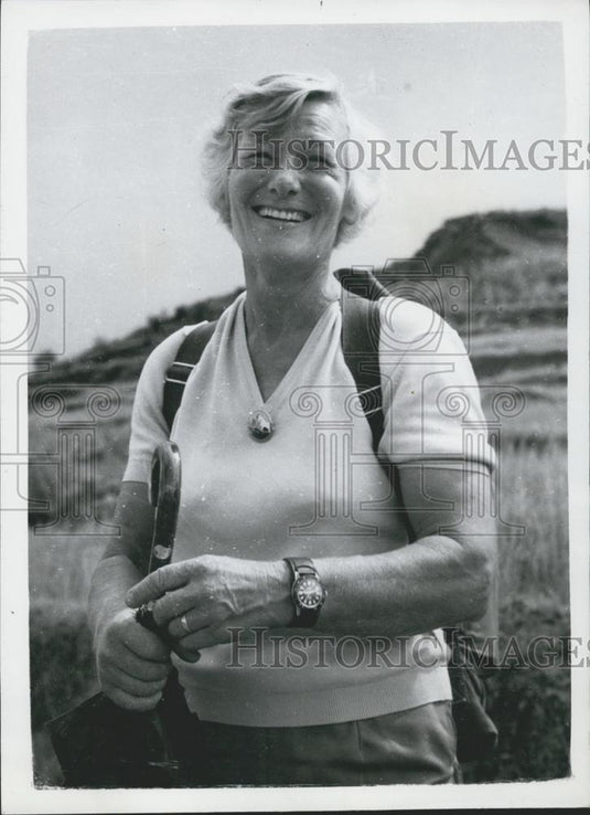 Press Photo Mrs. Dorothea Gravina sets out. - Historic Images