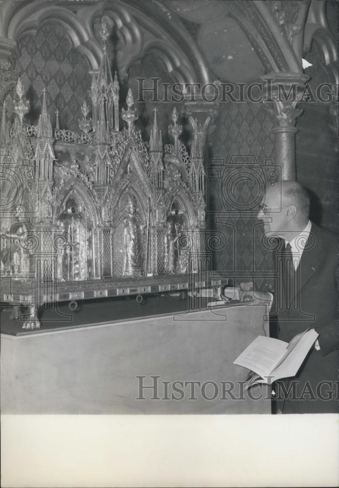 1960 Press Photo Exhibition Dedicated To King Saint Louis At Holy Chapel - Historic Images