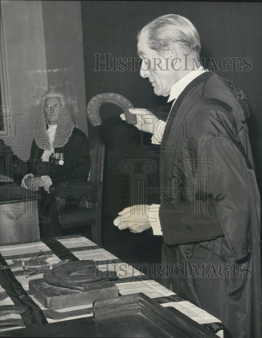 1969 Press Photo Ceremony of Quit Rents to the Crown, Law Courts - Historic Images
