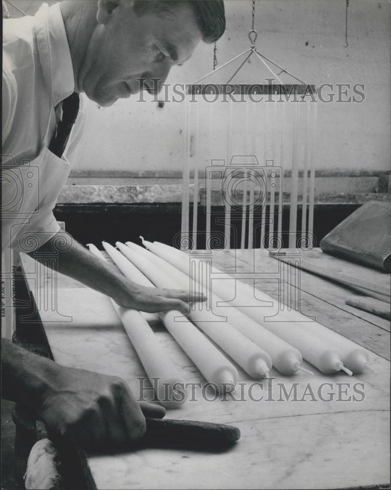 Press Photo Charles Farris Ltd. Making Queen&#39;s Coronation Ceremony Candles - Historic Images