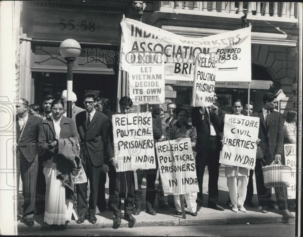 1965 Press Photo Indian workers association great Britain demonstrating - Historic Images