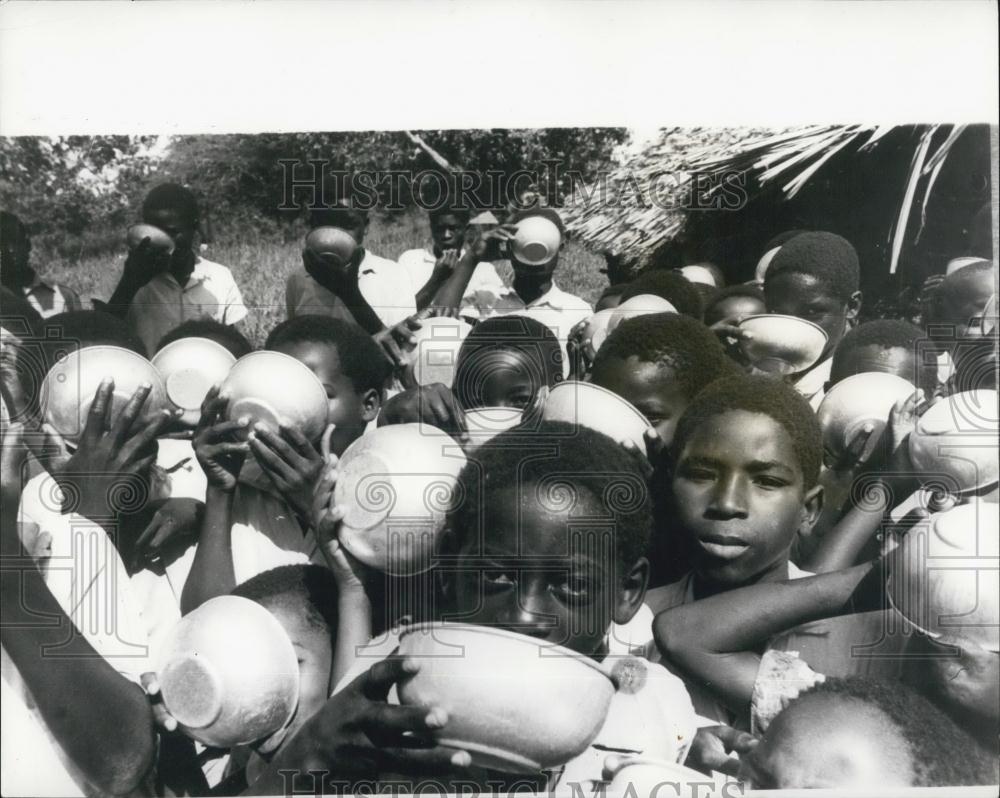 Press Photo Kenyan Children, Oxfam, Mombasa - Historic Images