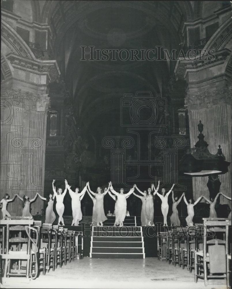 1969 Press Photo Royal Ballet Performance At St. Paul&#39;s Cathedral - Historic Images