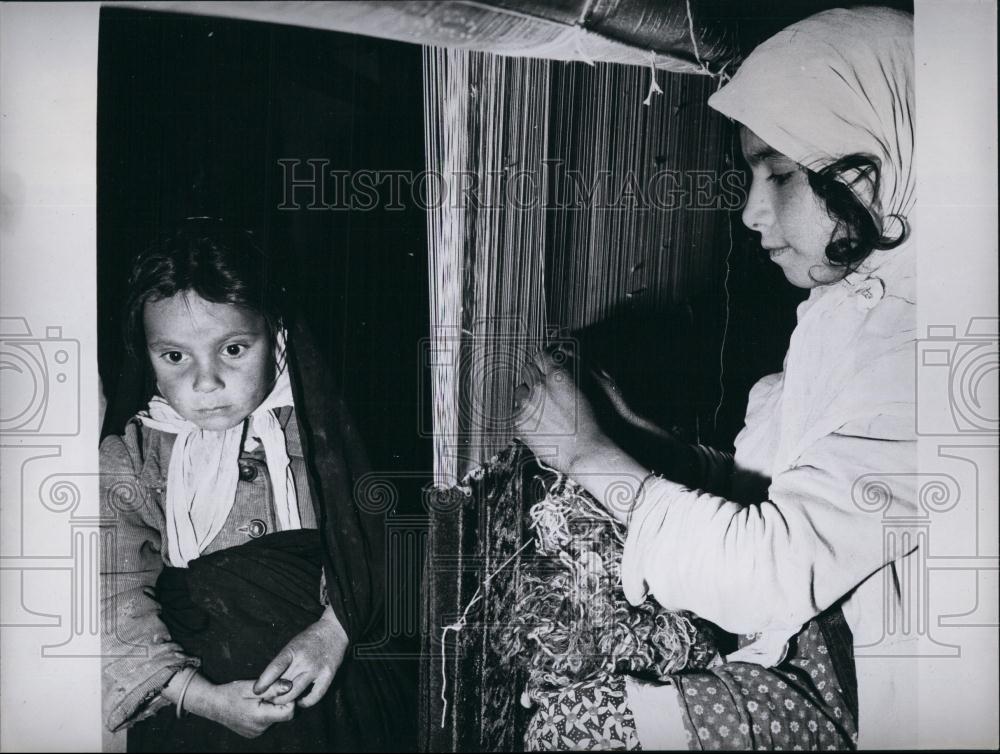 Press Photo Child Labor, Carpet Factory, Iran - Historic Images
