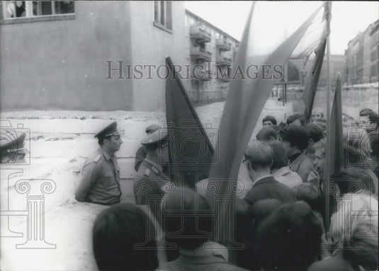 Press Photo West German students wants to go to East Berlin to protest - Historic Images
