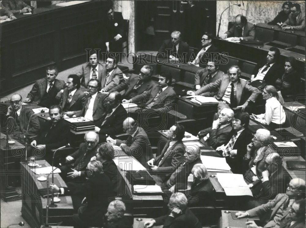 Press Photo A. Papandreou talking to Mrs. Fleming In Greek Parliament - Historic Images