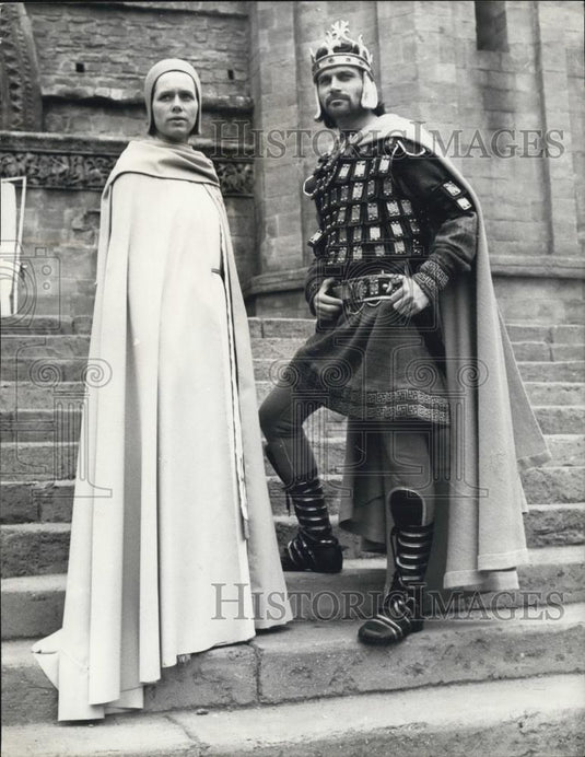 Press Photo Liv Ulimann And Franco Nero Film Pope Joan At Bray Studios - Historic Images