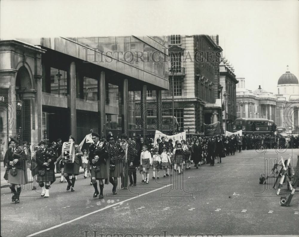 1970 Press Photo Colourful St.Patrick&#39;s Parade In Hyde Park London - Historic Images