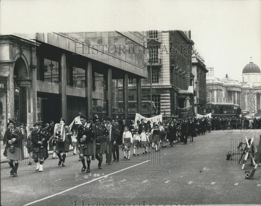 1970 Press Photo Colourful St.Patrick's Parade In Hyde Park London - Historic Images