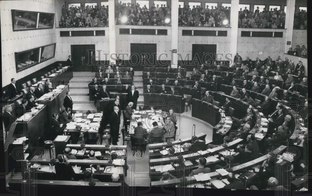 Press Photo A Scene From The French Parliament - Historic Images