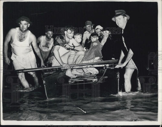1955 Press Photo The Wright Family Of Dubbo, Wales Are Towed To Dry Land - Historic Images