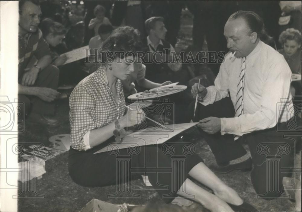 1953 Press Photo Folies Bergere Girl,Yvonne Menard &amp; Producer - Historic Images