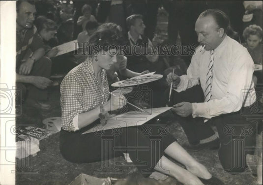 1953 Press Photo Folies Bergere Girl,Yvonne Menard & Producer - Historic Images