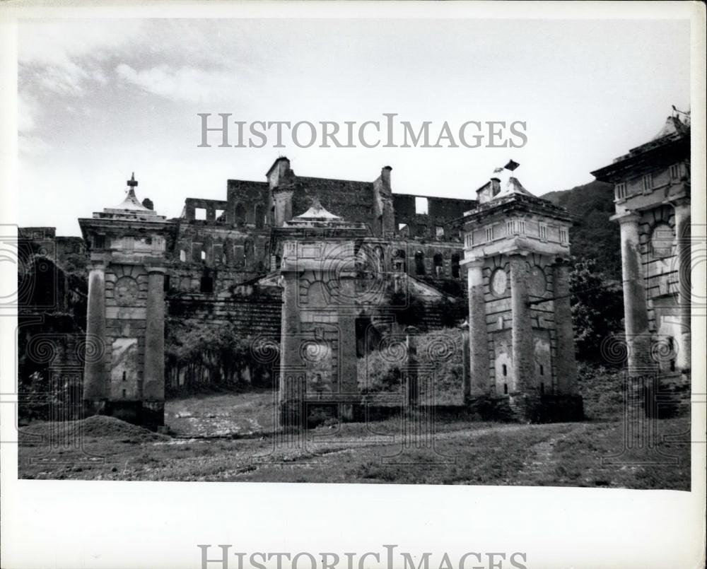 1967 Press Photo Haiti: Ruins of Jaus Souci Palace - Historic Images